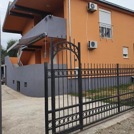 Apartmen Kuca Za Odmor I Familiju Бар Екстериор снимка