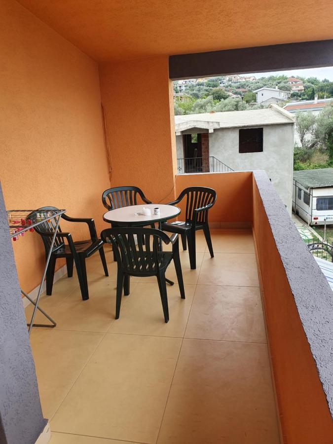 Apartmen Kuca Za Odmor I Familiju Бар Екстериор снимка