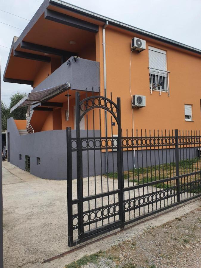 Apartmen Kuca Za Odmor I Familiju Бар Екстериор снимка